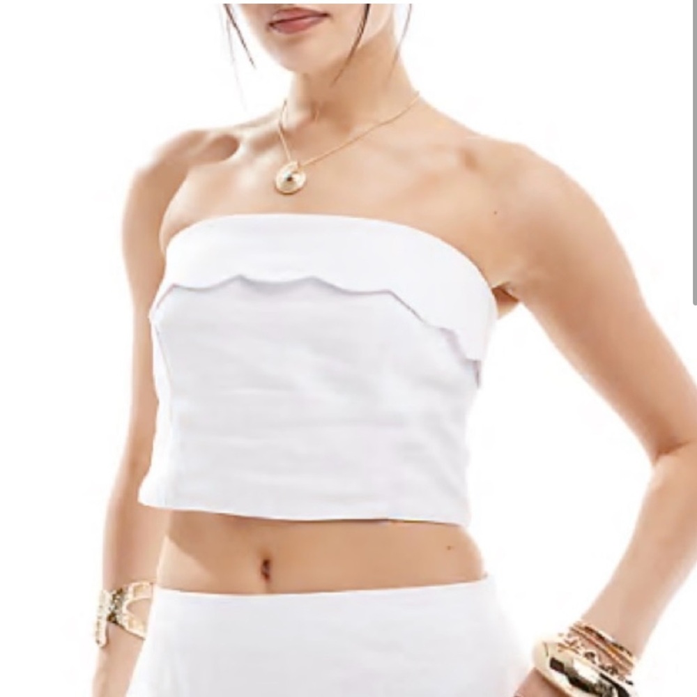 Abercrombie & Fitch White Strapless Scalloped Crop Top